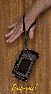 The wrist sling makes the camera drop-proof